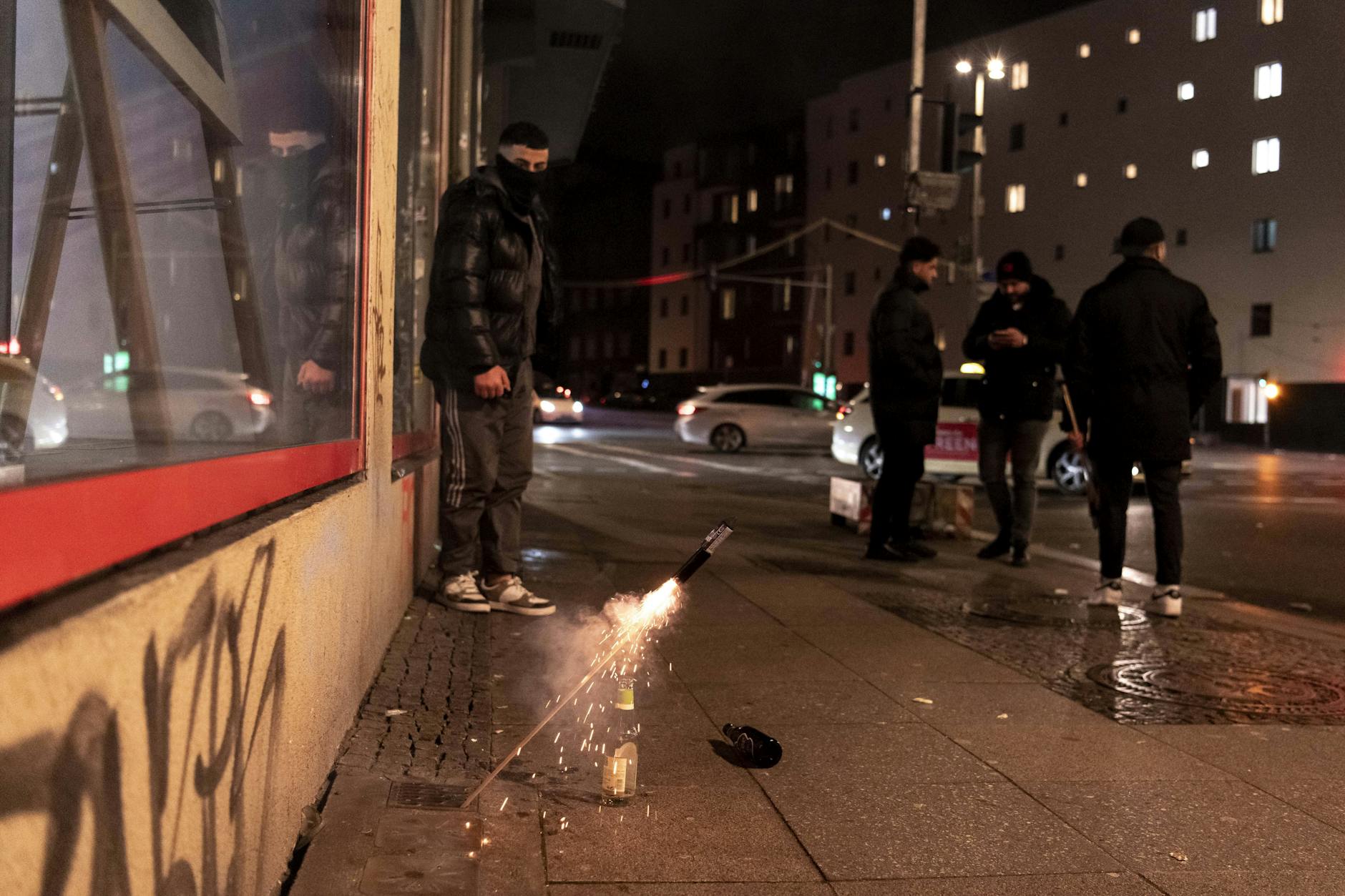 Die Polizei Berlin will in diesem Jahr ihre Präsenz zu Silvester verstärken und damit die ausufernden Exzesse eindämmen.