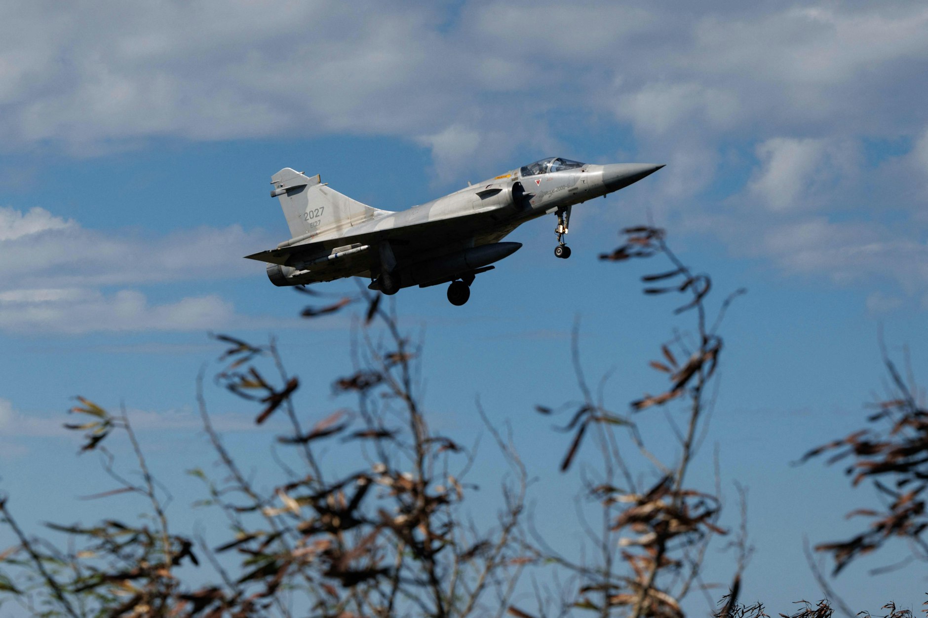 Ein Kampfjet der taiwanesischen Luftwaffe startet als Reaktion auf Chinas Militärübungen&nbsp;vom Luftwaffenstützpunkt Hsinchu.