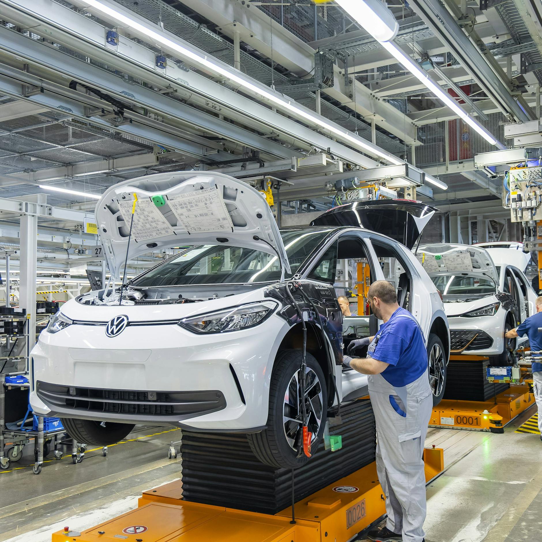 Image - VW, Bosch und Co.: 2026 verschärft den Jobabbau und treibt Firmen ins Ausland