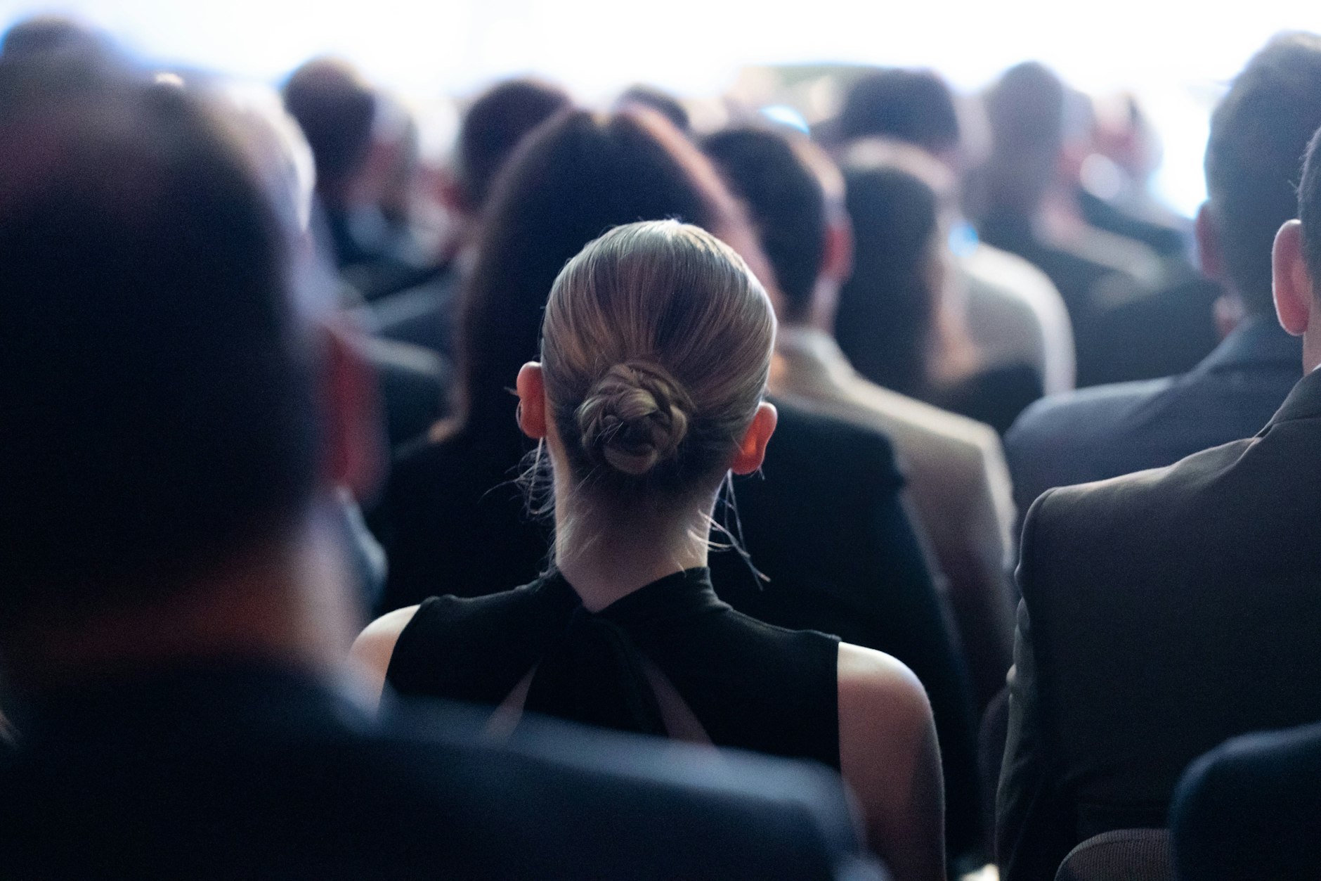 Trauer ist ein herausfordernder Prozess – insbesondere wenn die Trauernden auf eine Sozialbestattung angewiesen sind.