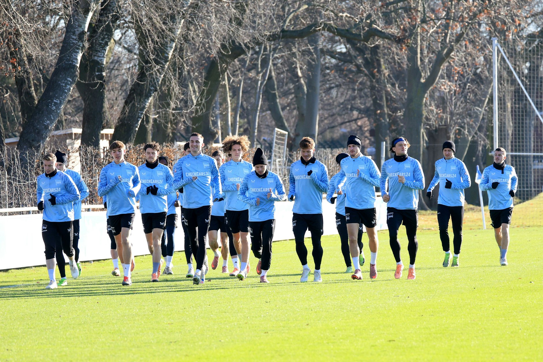 Aufgalopp ins neue Jahr! Die Profis von Hertha BSC schwitzen ab Freitag wieder auf dem Schenckendorffplatz. Sonnabend geht es ins Trainingscamp nach Portugal.