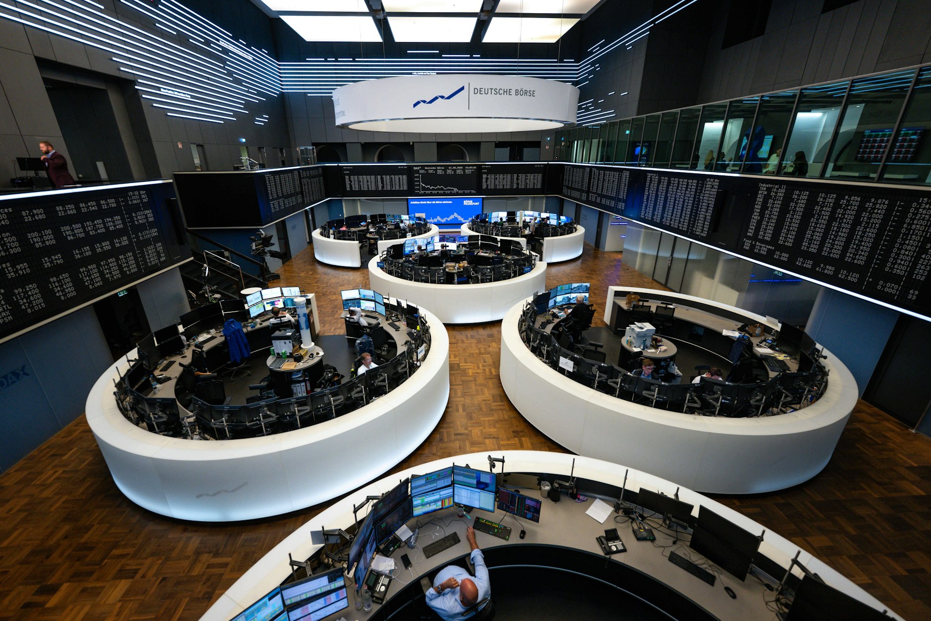 Auf der Börse in Frankfurt erzielte der Dax sein bestes Jahr seit 2019.