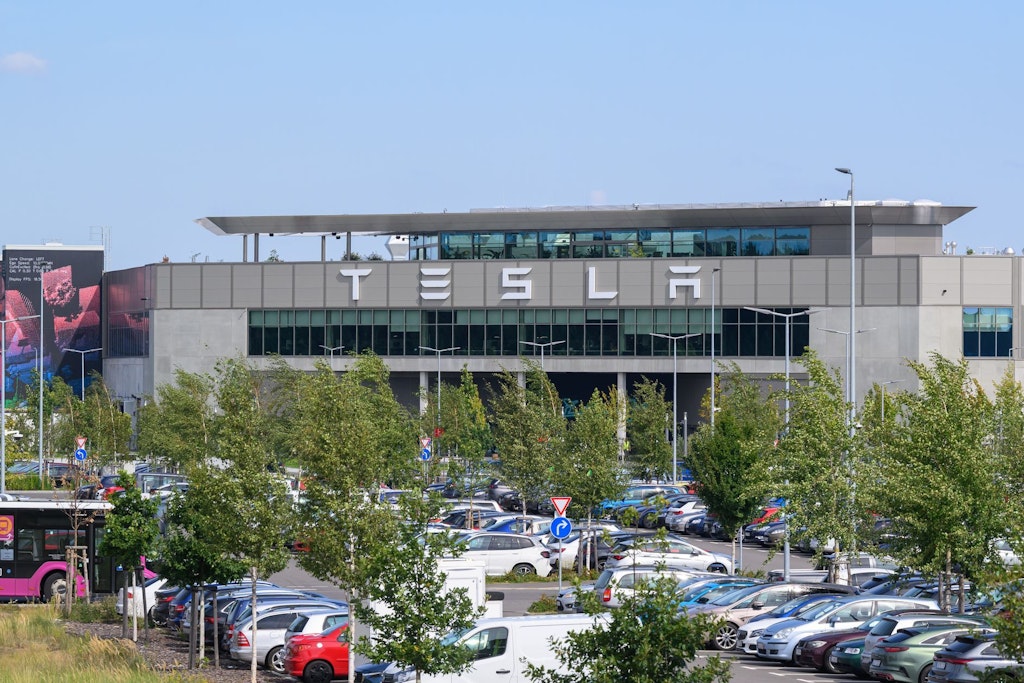 Streit um Tarifvertrag bei Tesla – Werksleiter lehnt Gewerkschaftsforderungen ab