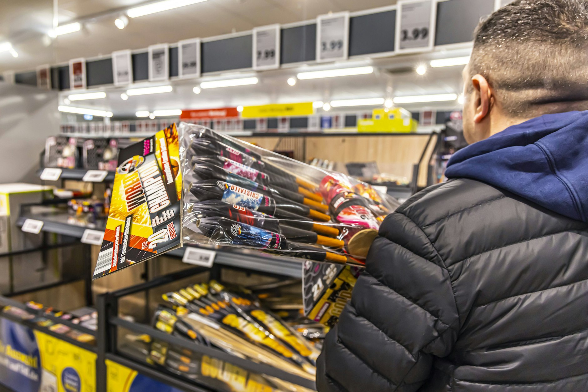 Wer noch Feuerwerk braucht, kann in manchen Supermärkten bis zum Silvesterabend einkaufen. Wir haben die Öffnungszeiten zu Silvester.