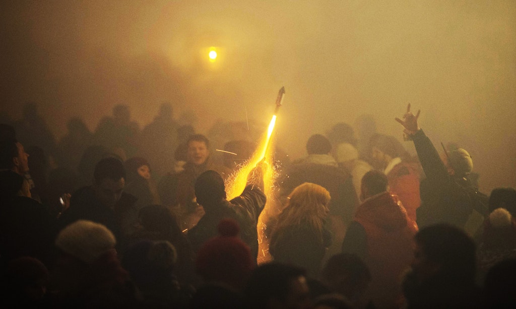 Appell-eines-Feuerwerks-Fans-Steckt-die-B-ller-Idioten-in-den-Knast-