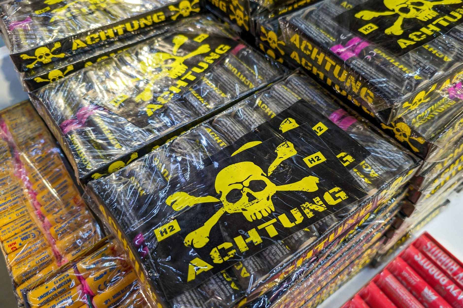 Illegales Feuerwerk aus dem Ausland sorgt jedes Jahr für zahlreiche Verletzungen in der Silvesternacht.