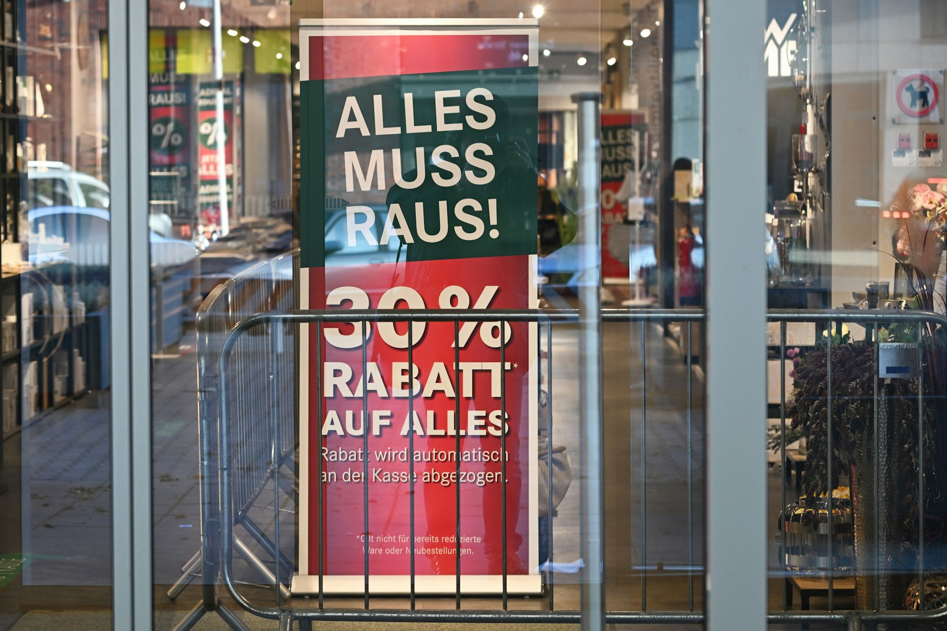 Rabattschlacht bei Möbel Hübner: Bis Ende März soll hier alles verkauft werden.