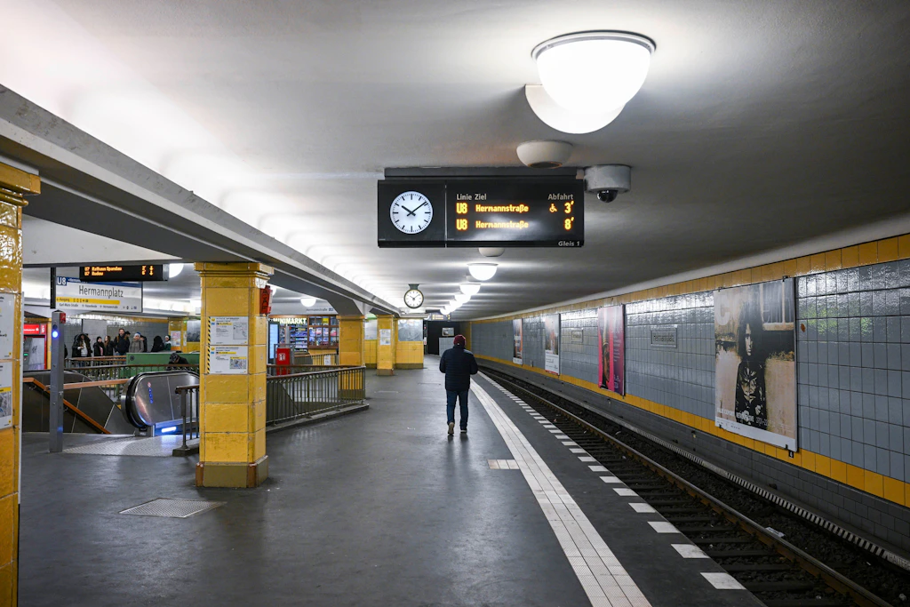Berlin-Neukölln: Unbekannter beklaut offenbar sterbenden Mann