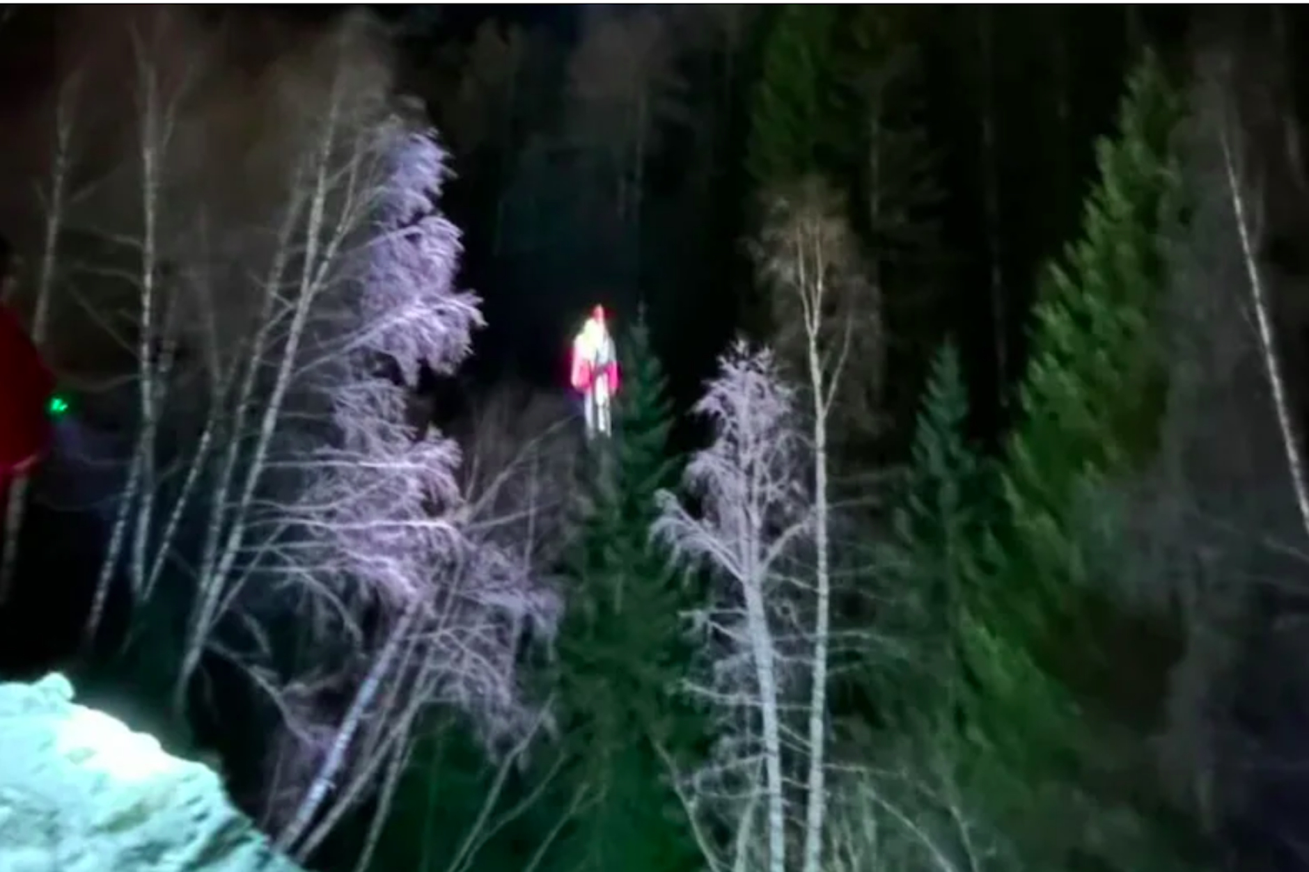 Ein Berliner wird in den Tiroler Alpen vom einem Rettungshelikopter gerettet.