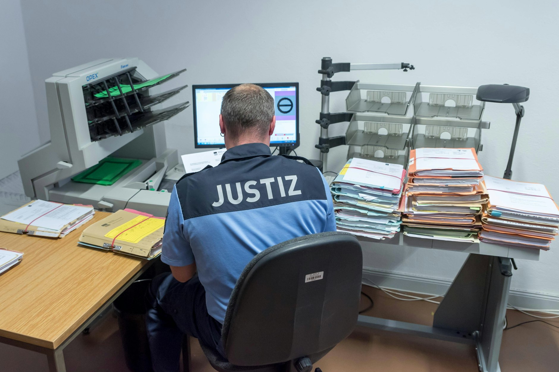 Die deutsche Justiz hat zu wenig Personal. Vor allem die Digitalisierung kommt zu langsam voran.