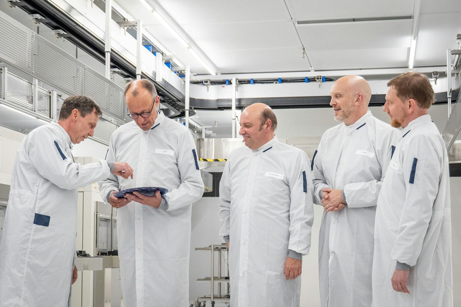 Friedrich Merz besucht Global Foundries in Dresden: Halbleiterproduktion als Schlüssel für Deutschlands technologische Souveränität. Made in East Germany.