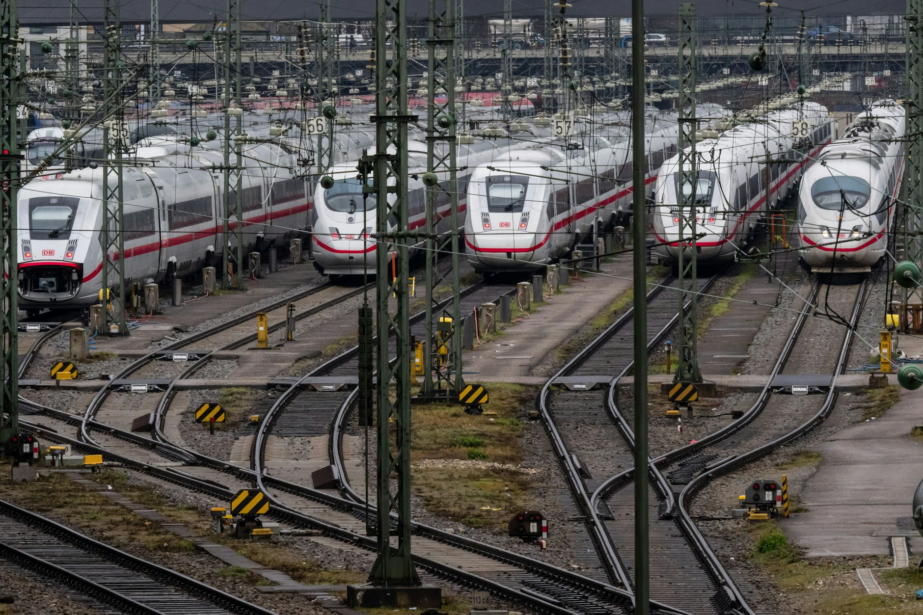 Ein Unfall mit Personenschaden und ein Brand stören den Berliner Bahnverkher derzeit massiv.