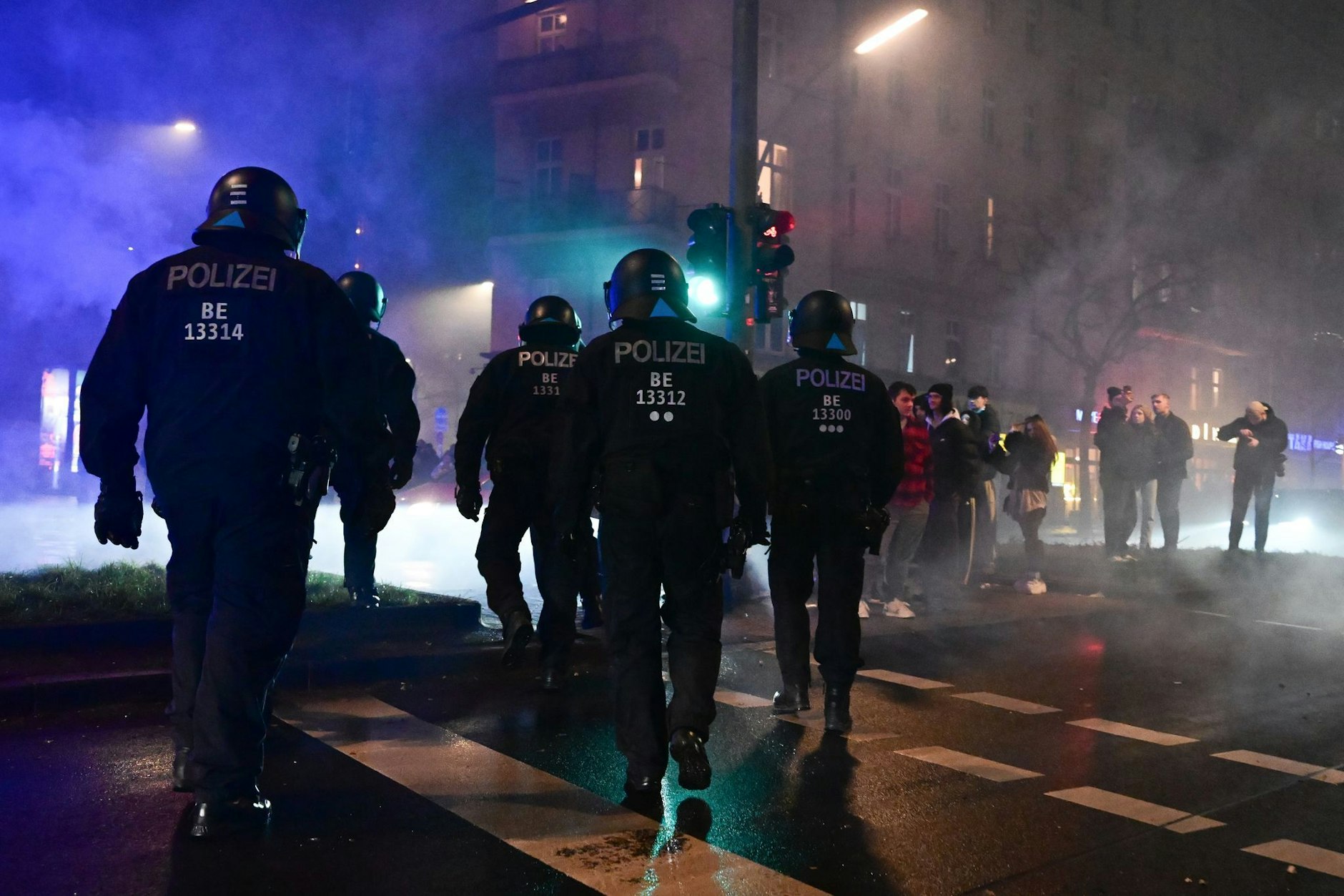 Die Polizei musste in der Silvesternacht deutschlandweit zahlreiche Gefahrenlagen bewältigen.