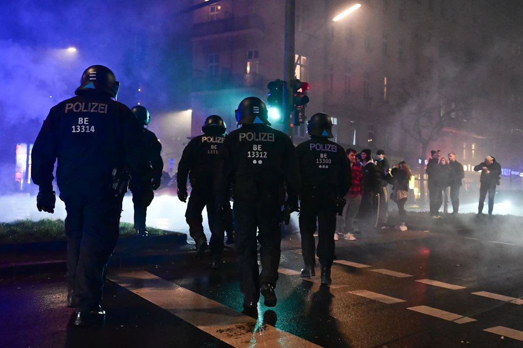 Silvesternacht fordert zwei Tote – mehr als 400 Festnahmen in Berlin