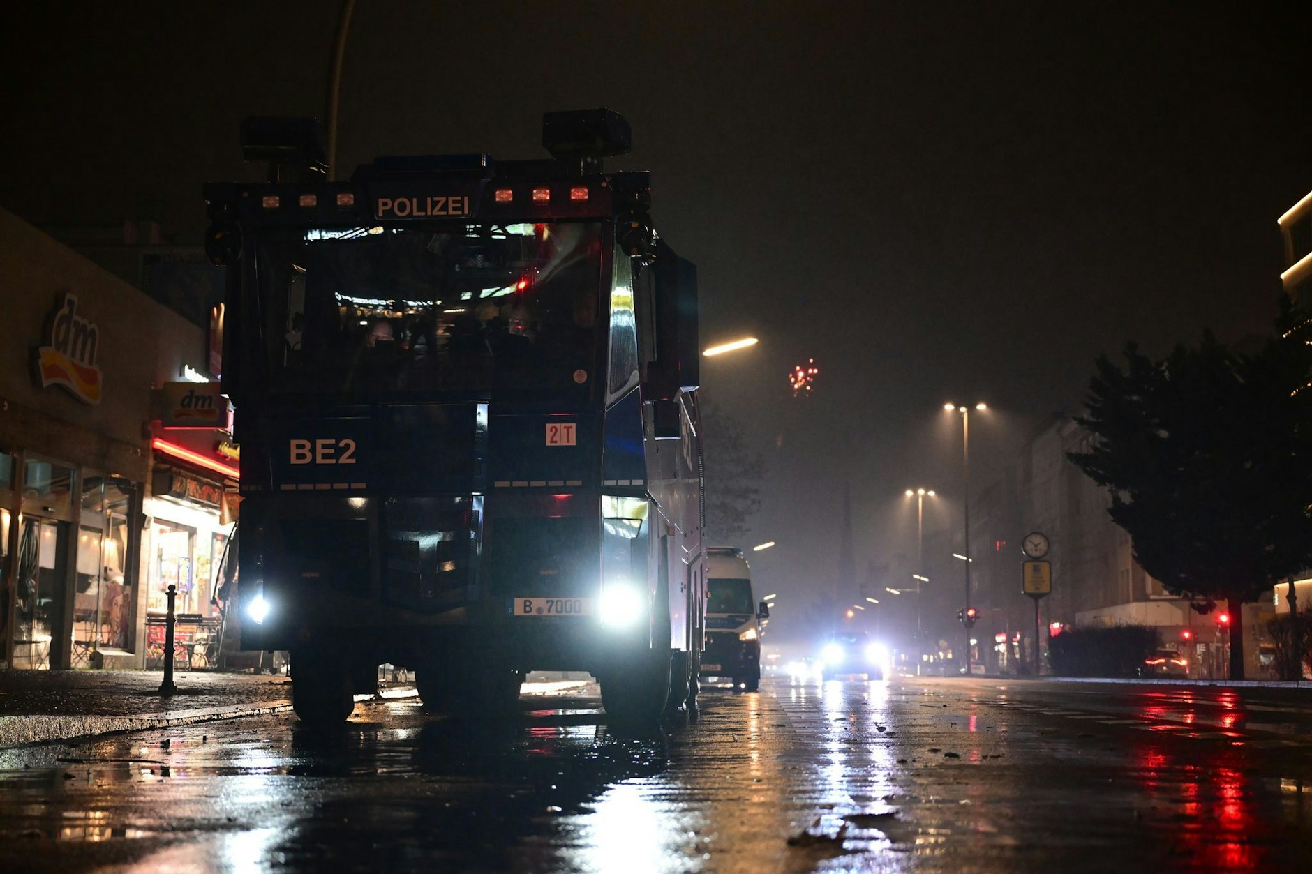Die Berliner Polizei setzte auch einen Wasserwerfer ein.