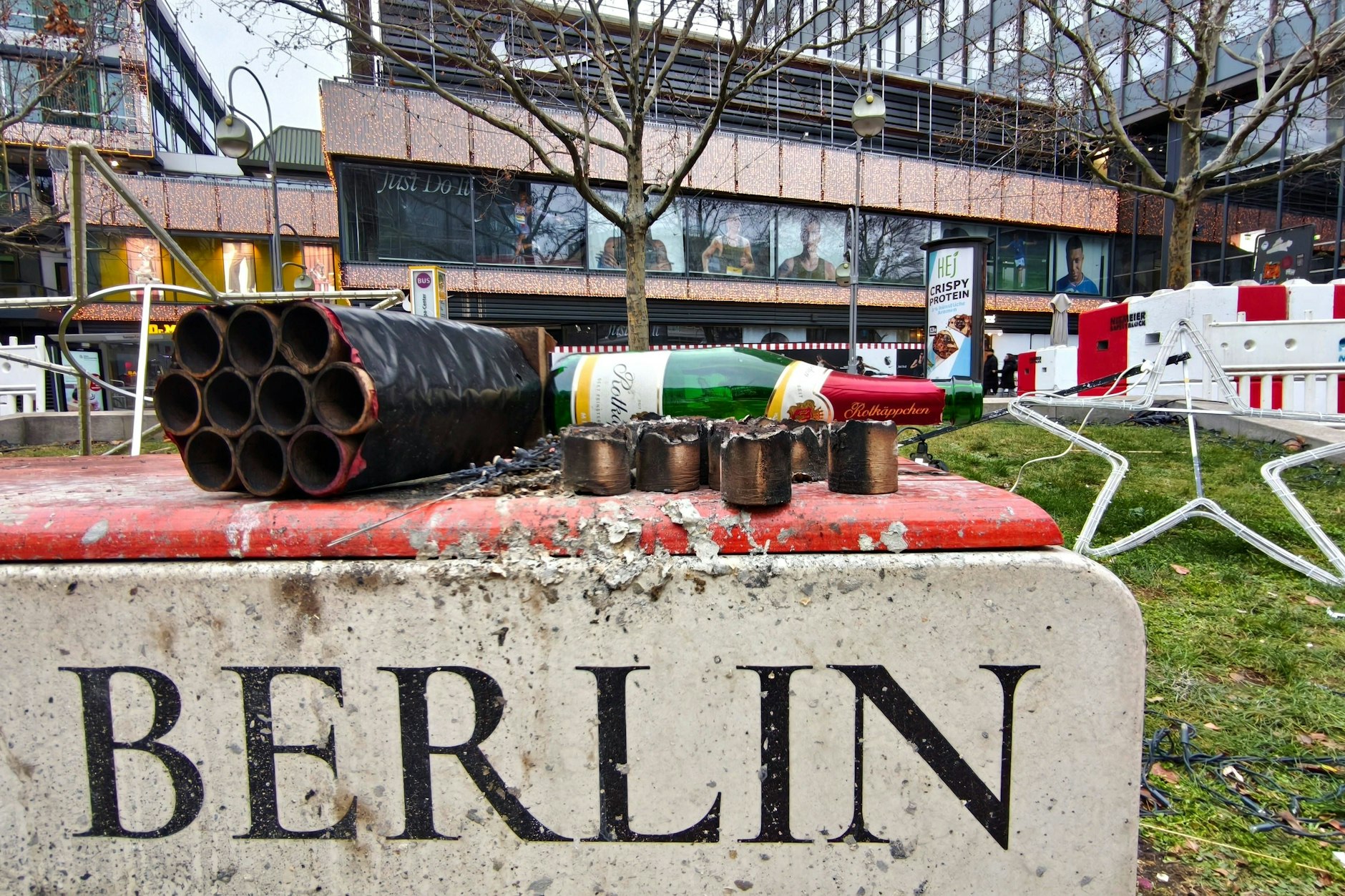 Vermüllt und schmutzig – wie sich Berlin nach dem Start ins neue Jahr zeigt.