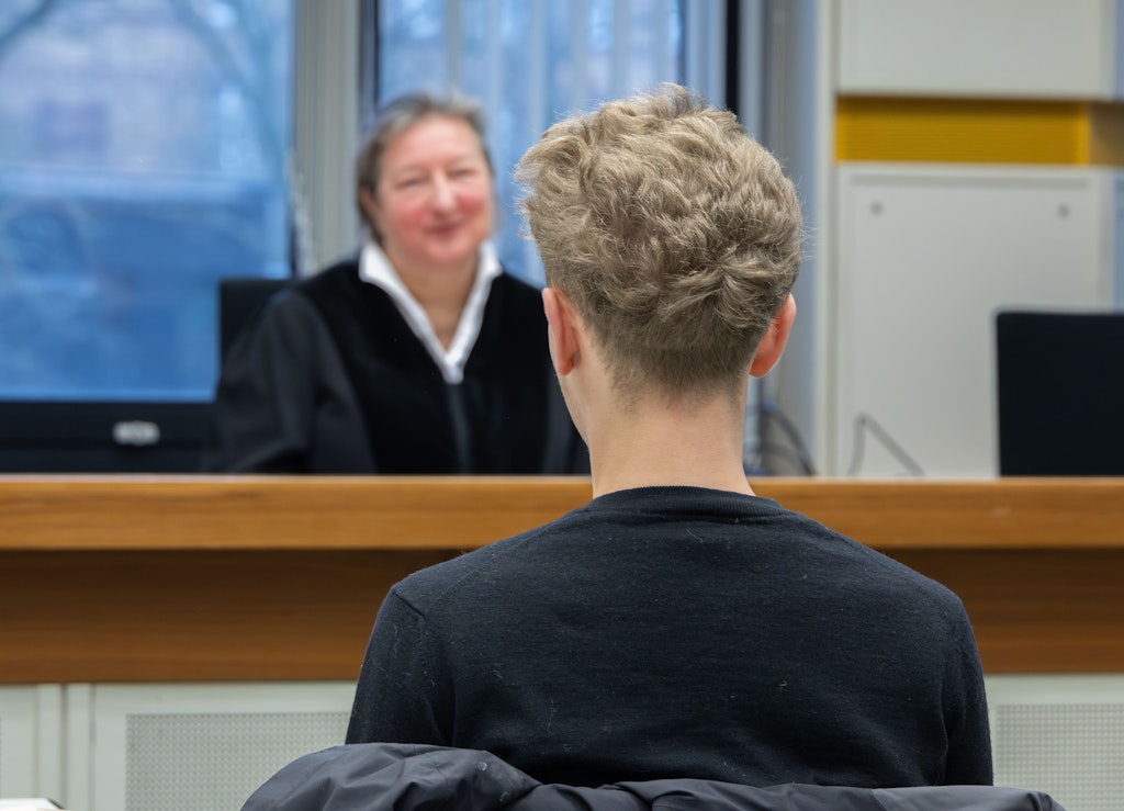 Weil-Alex-21-Flausen-im-Kopf-hatte-sa-en-Tausende-im-Berufsverkehr-fest