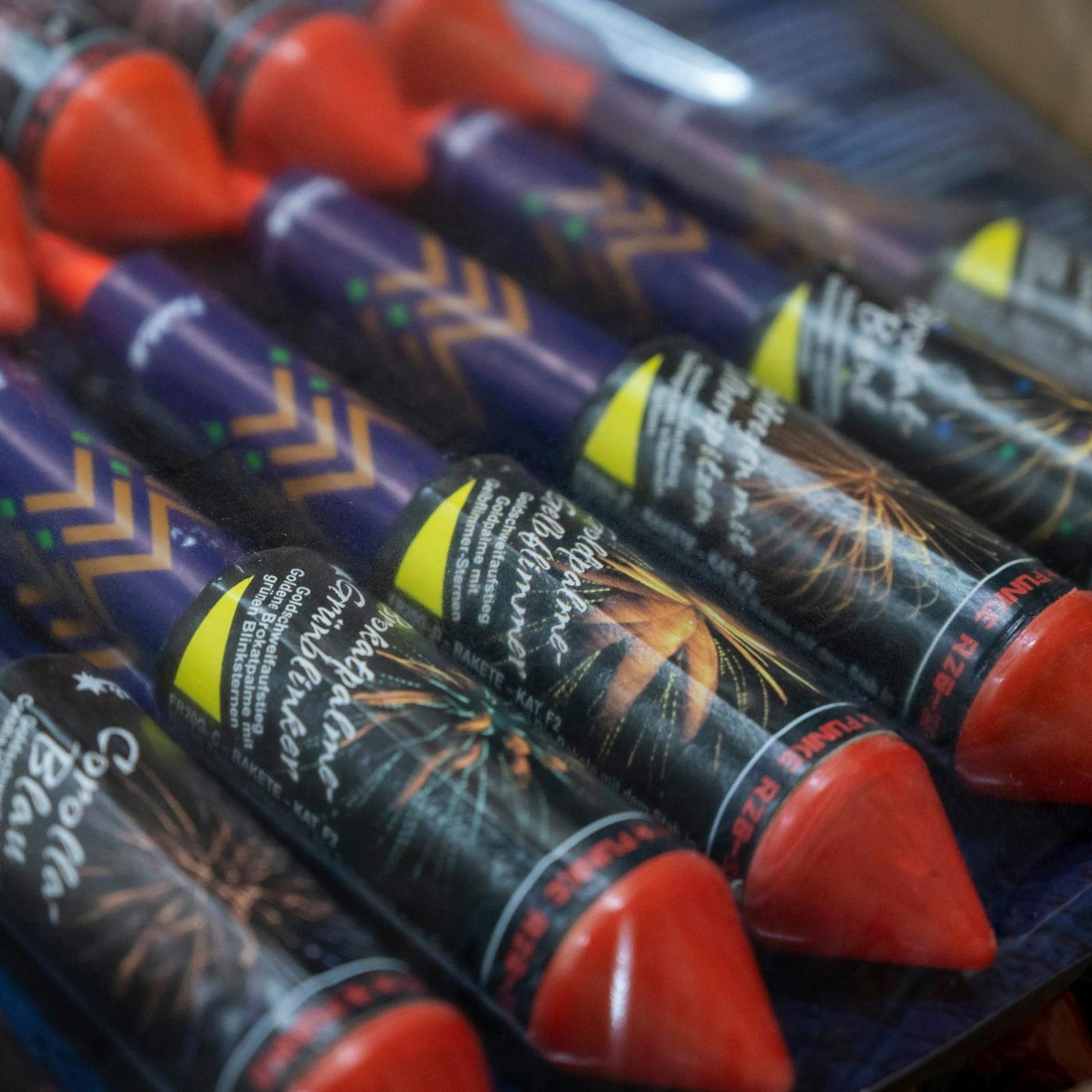 Kontrolleure finden tonnenweise illegale Böller in Berlin