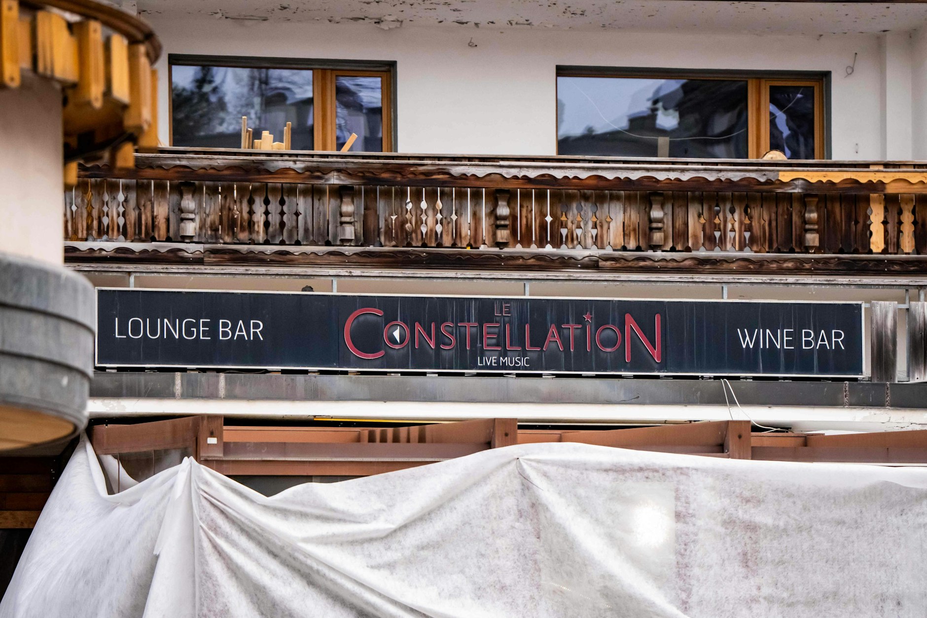 In der Bar Le Constellation ereignete sich die Brandkatastrophe, die 40 Menschen das Leben kostete.