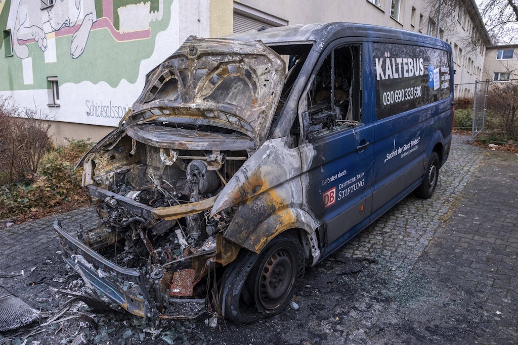 Berlin: Erneut Kältebus angezündet – Verdächtiger auf frischer Tat ertappt