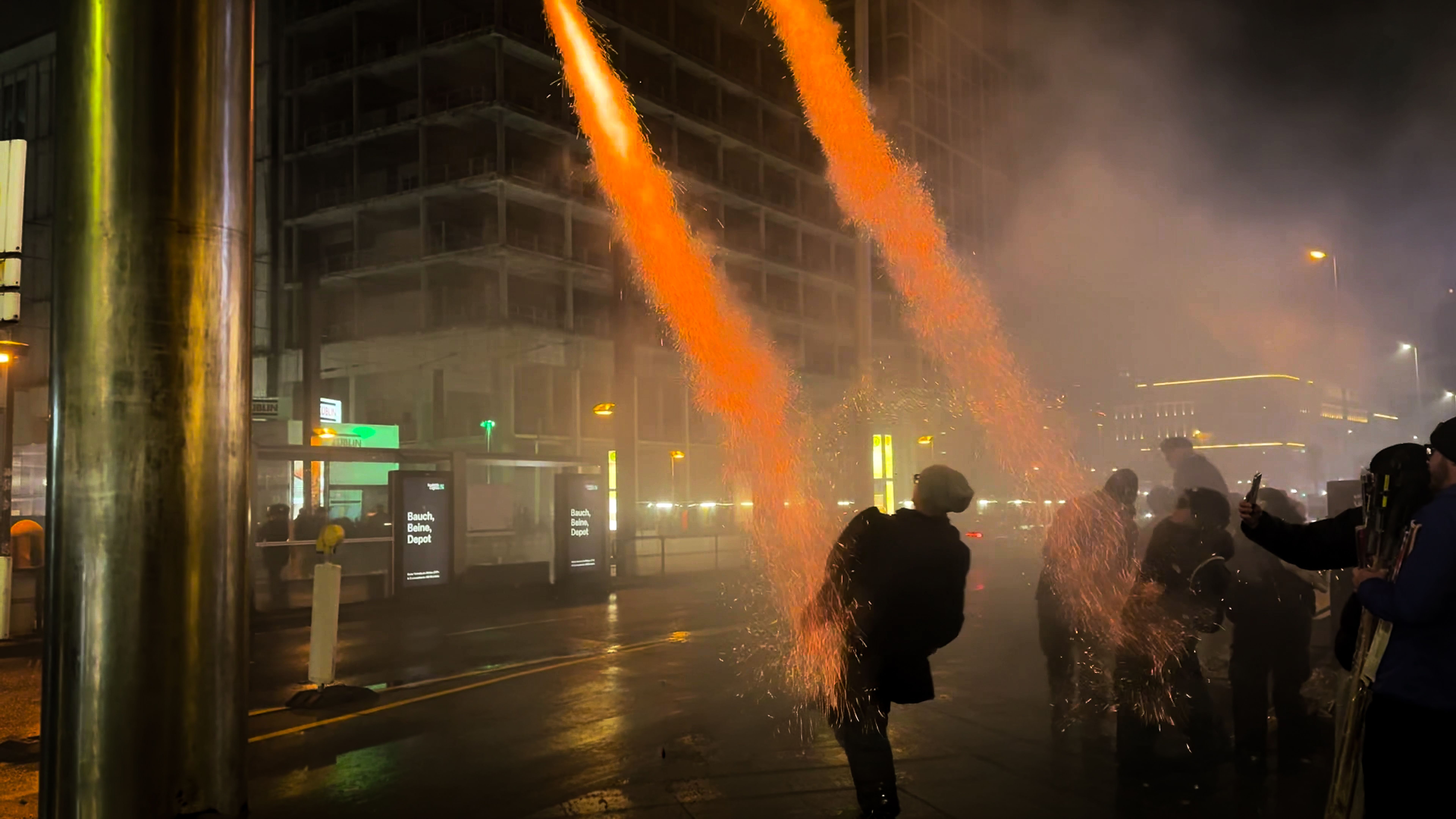 Image - Schweigen nach der Knallerei: Berlins teures Silvester-Rätsel