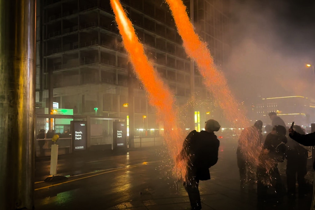 Schweigen nach der Knallerei: Berlins teures Silvester-Rätsel