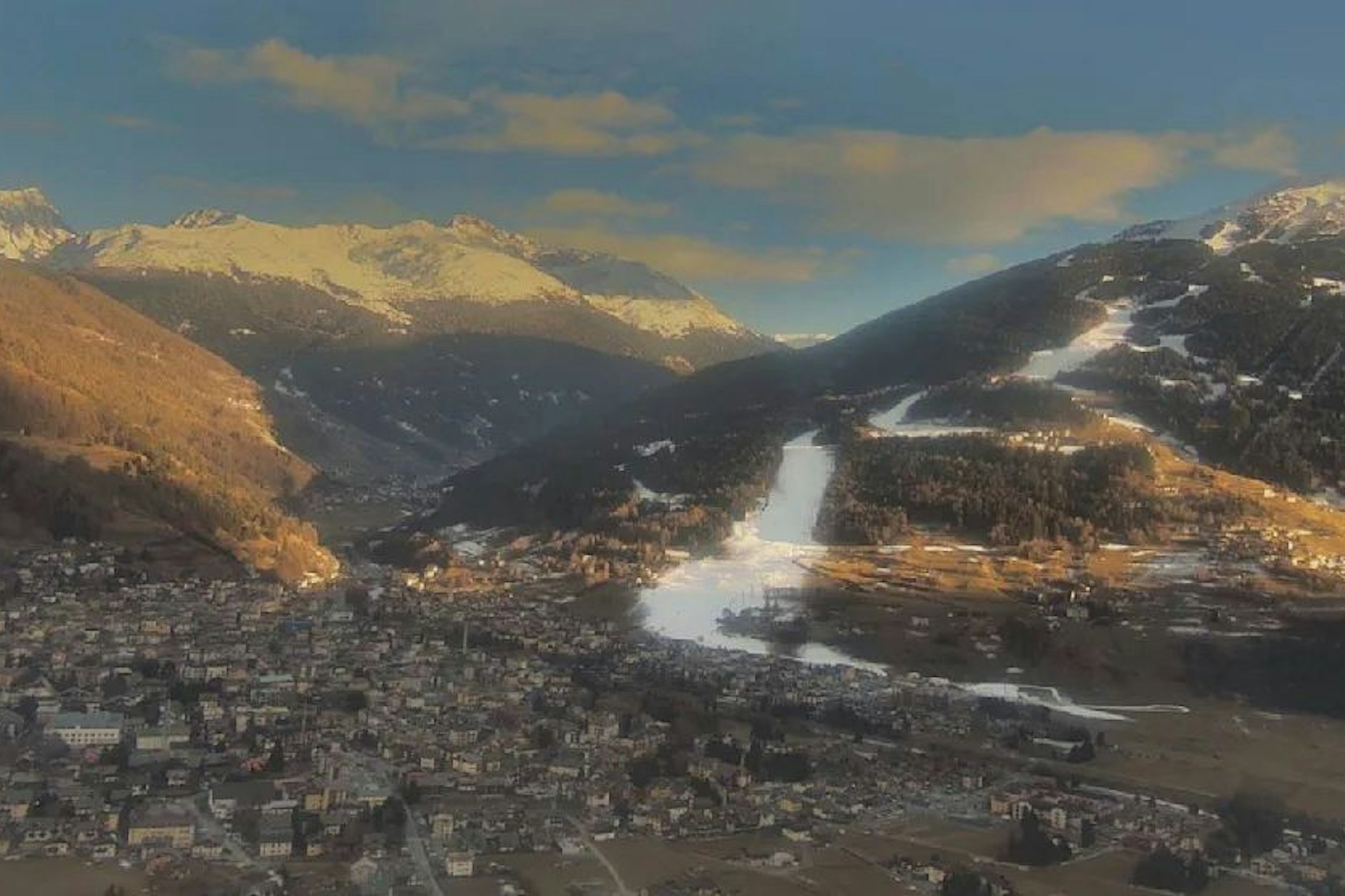 Braun statt weiß - hier soll im Februar Olympia laufen. Ohne Schnee?