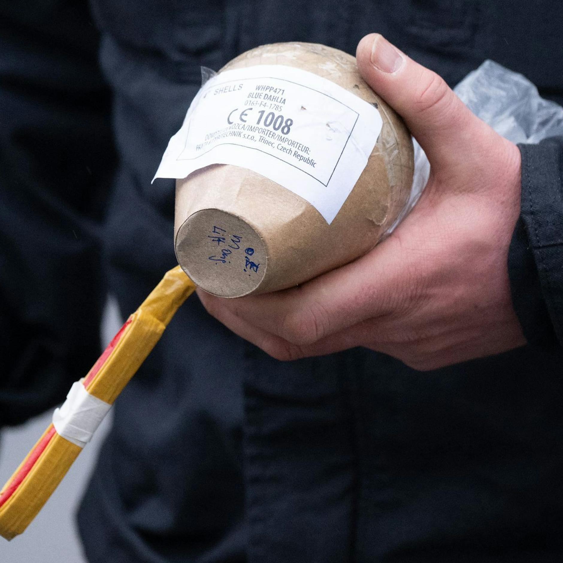 12-jähriger Junge durch Kugelbombe schwerstverletzt