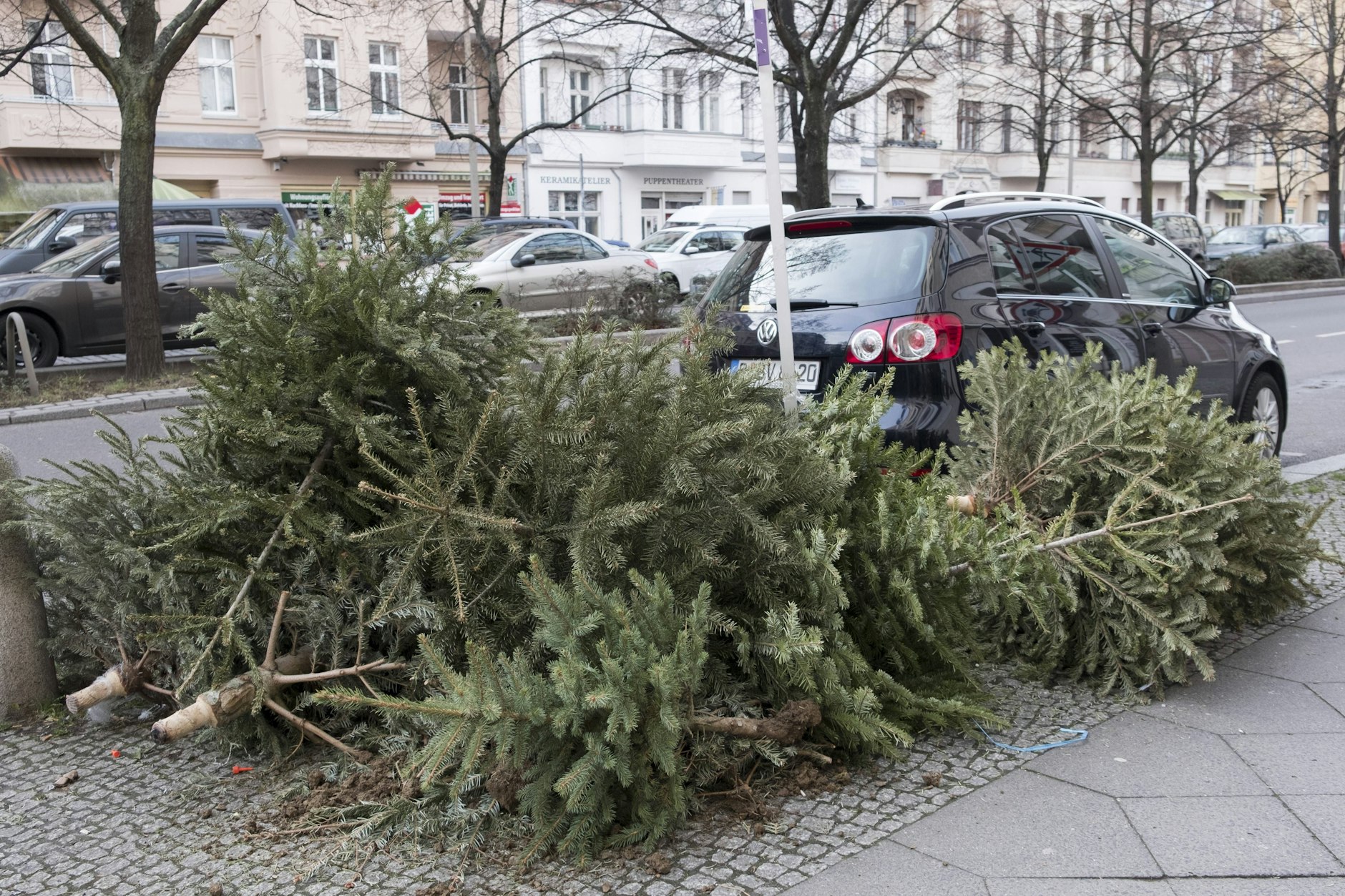 Die Weihnachtsbäume müssen zur Abholung komplett abgeschmückt sein.