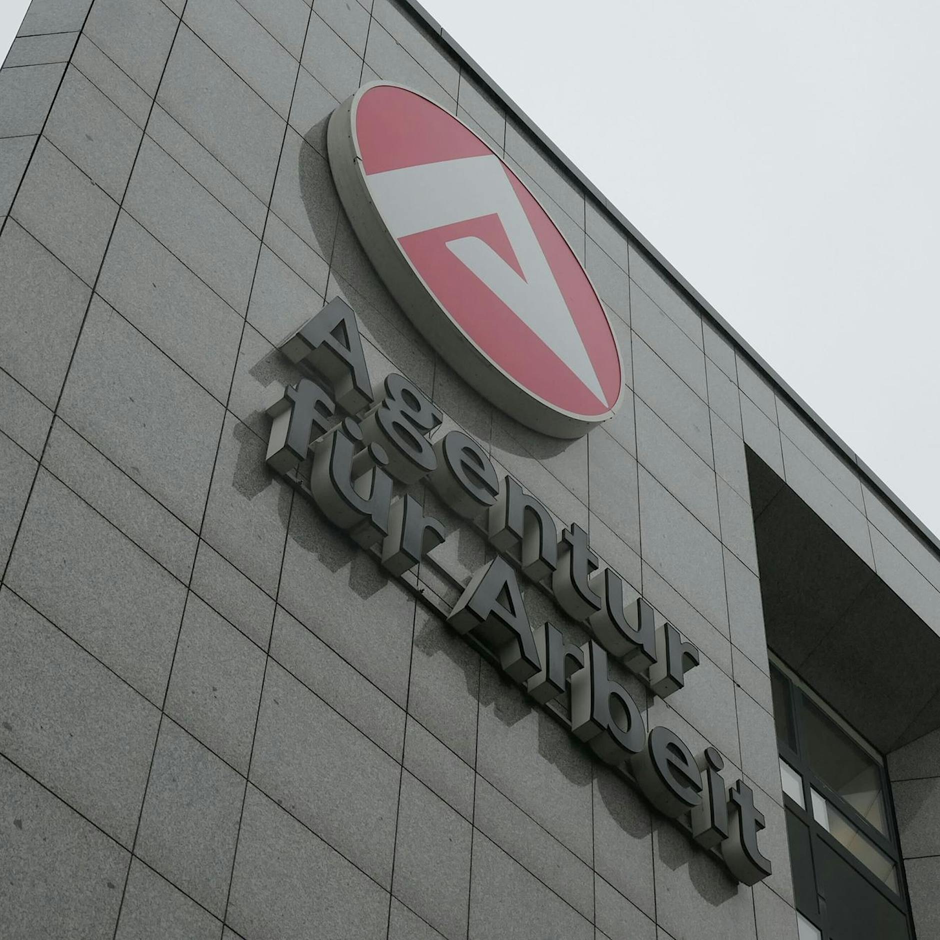 Bundesagentur für Arbeit: Kosten der Arbeitslosigkeit erreichen Zehnjahreshoch