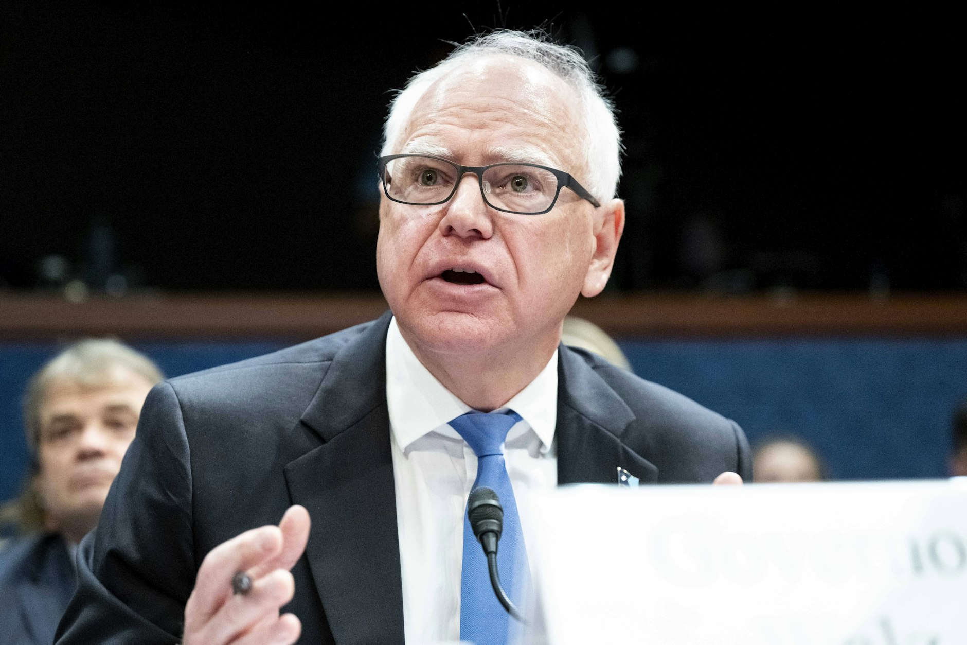 Im Zusammenhang mit dem Skandal sieht sich der demokratische Gouverneur Tim Walz immer heftigerer Kritik ausgesetzt.