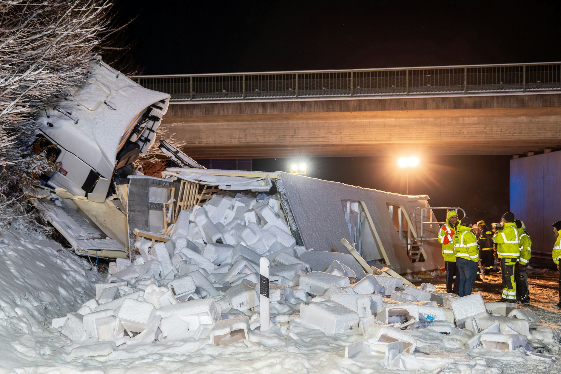Nach diesem Lastwagen-Unfall ging auf der Autobahn 93 (A93) nichts mehr.