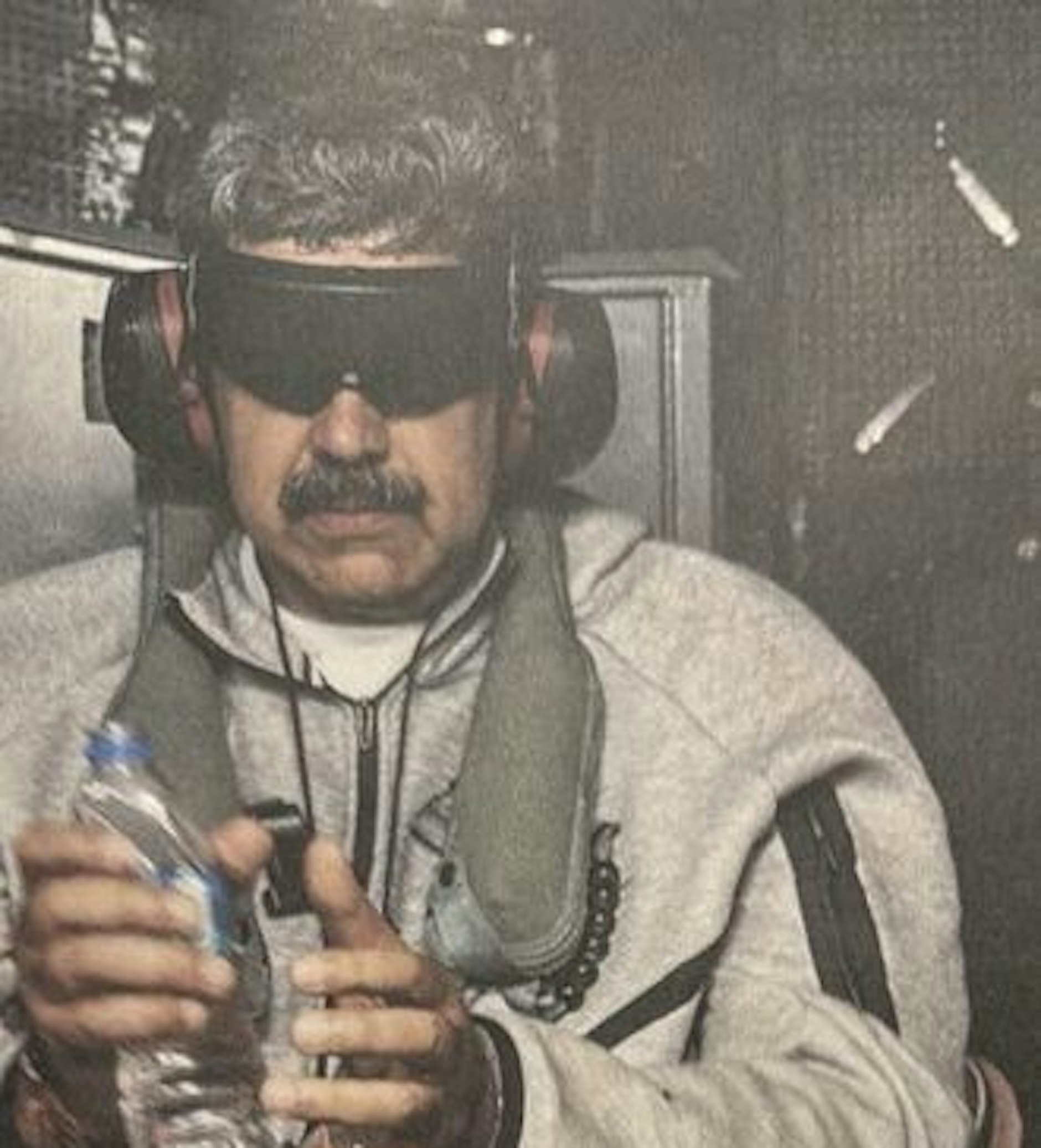 Der Präsident Venezuelas, Nicolas Maduro, nach seiner Festnahme durch US-Spezialeinheiten.