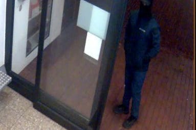 Die Polizei Gelsenkirchen veröffentlicht Fotos von einer Überwachungskamera.