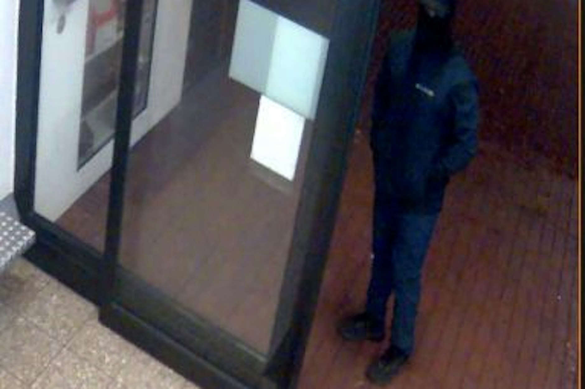 Die Polizei Gelsenkirchen veröffentlicht Fotos von einer Überwachungskamera.