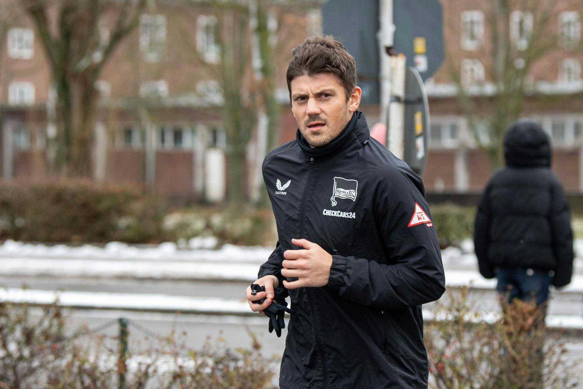 Hertha-Stürmer Dawid Kownacki liegt mit Grippe flach und flog nicht ins Trainingslager.