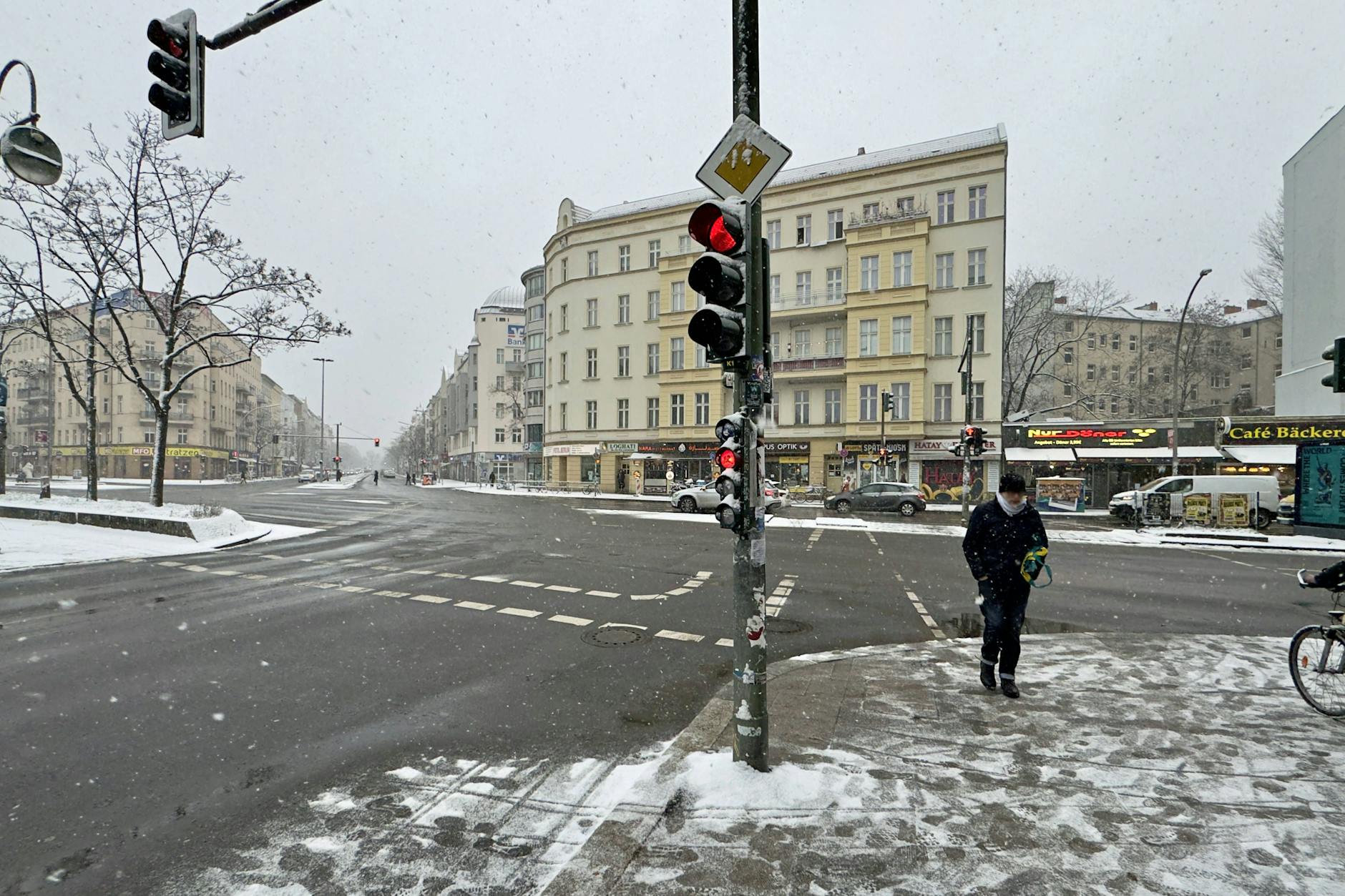 Winter am Hermannplatz mit Blick zum Kottbusser Damm, Berlin.