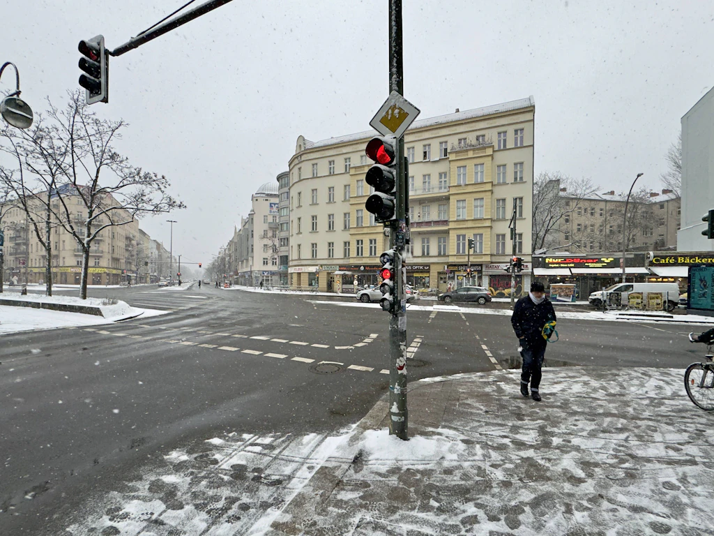 Zum Wochenende: Sturmtief aus Schweden bringt Schnee und Glätte nach Deutschland