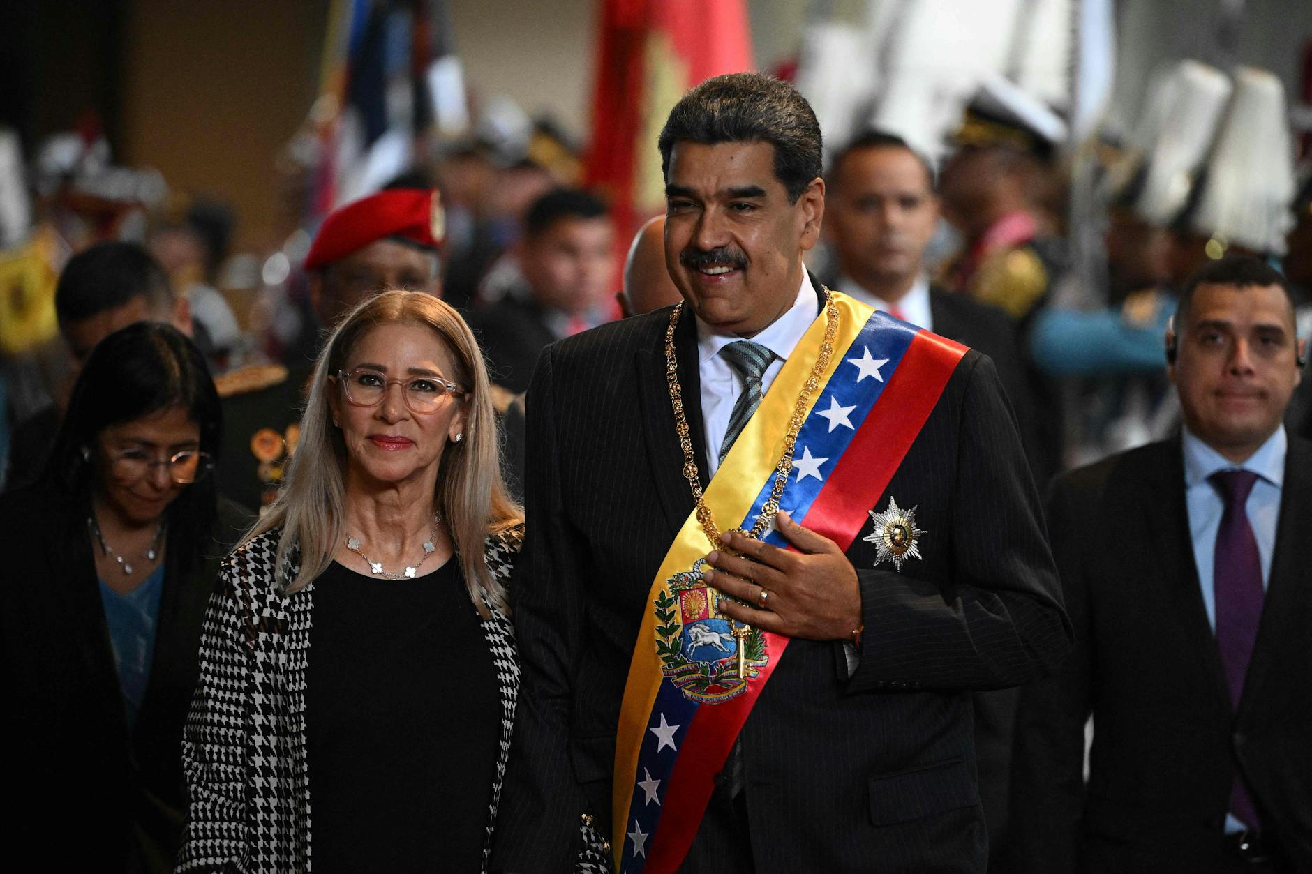 Venezuelas Präsident Nicolas Maduro und seine Frau Cilia Flores wurden von den USA gefangen genommen.