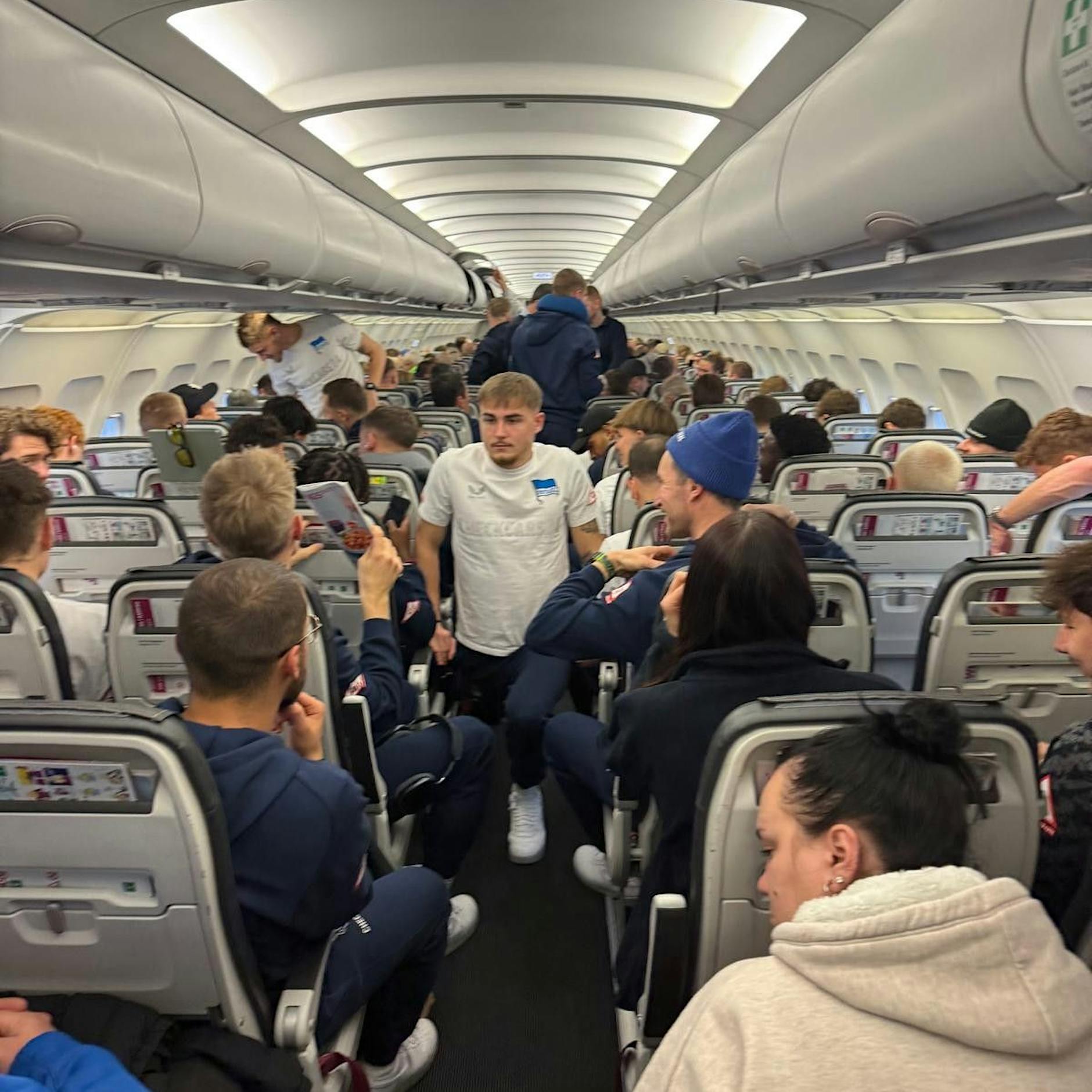 Schneechaos am BER, Hertha wartet 7 Stunden auf Portugal-Flug