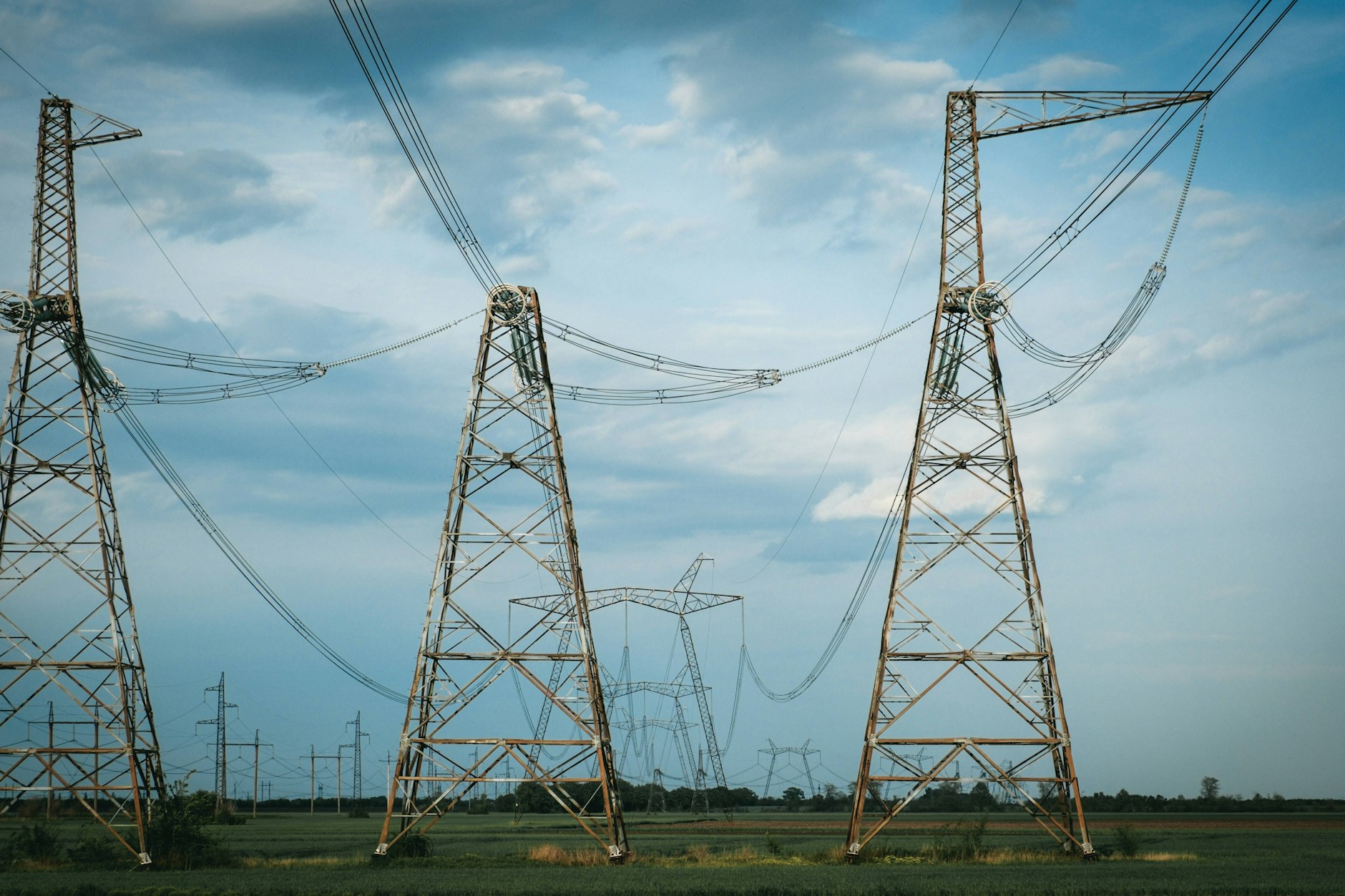 Eine Verteilerstation brannte, dann fiel der Strom aus.
