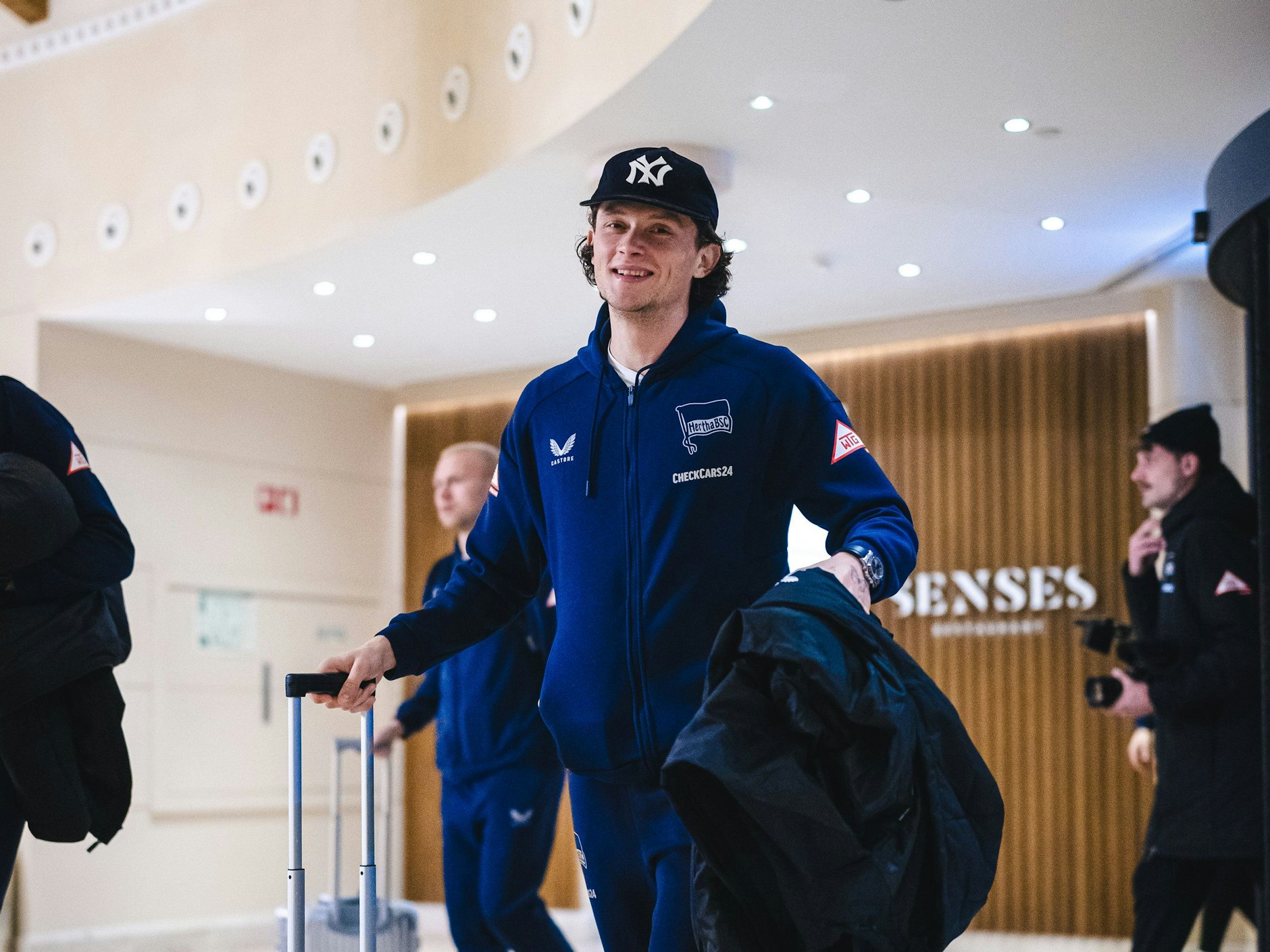 Hertha-Kapitän Fabian Reese bei der Ankunft im Fünf-Sterne-Hotel Cascade im portugiesischen Lagos.