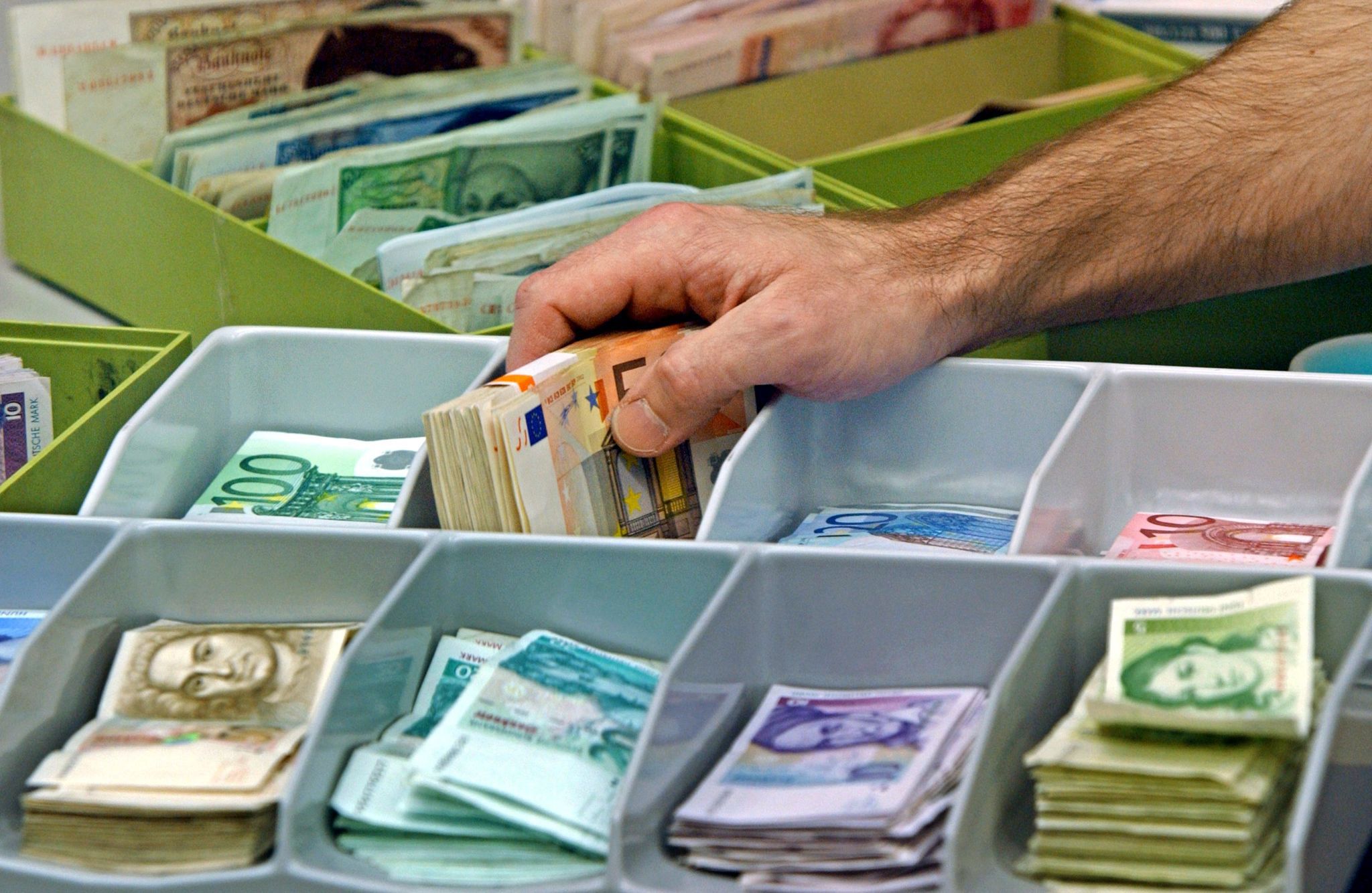 D-Mark: Deutsche besitzen noch viele Milliarden