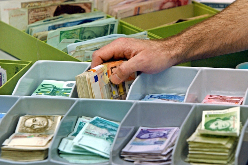 D-Mark: Deutsche besitzen noch viele Milliarden