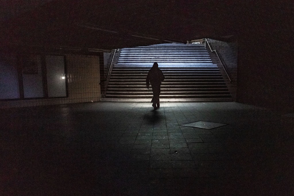 Stromausfall in Berlin: Störungen bei der S-Bahn, erste Haushalte wieder am Netz – wir sind vor Ort