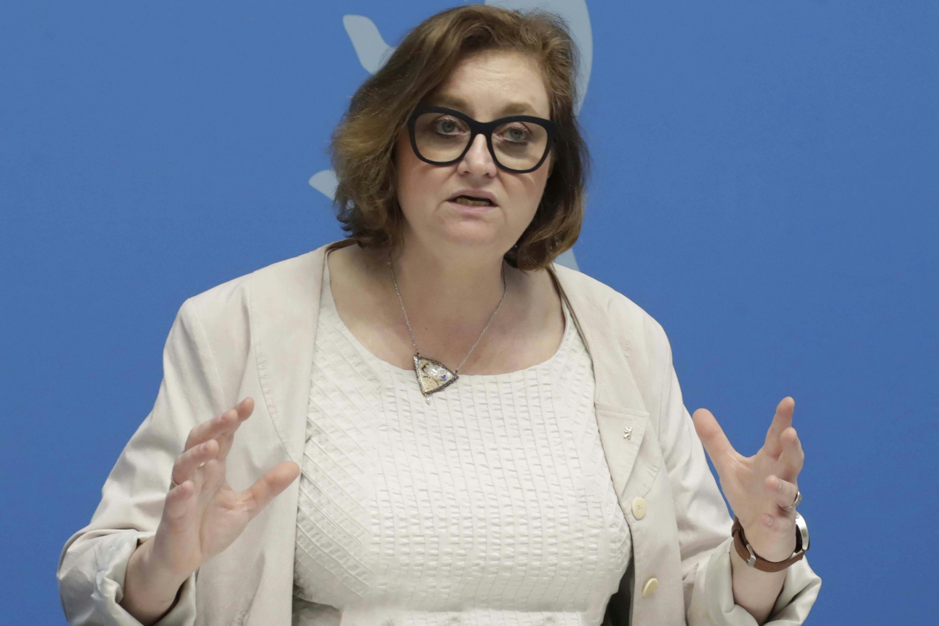 Gesundheitssenatorin Ina Czyborra (SPD) hofft, dass man Menschen notfalls in Pflegeeinrichtungen in anderen Stadtteilen verlegen kann, wenn diese freie Kapazitäten gemeldet hätten.