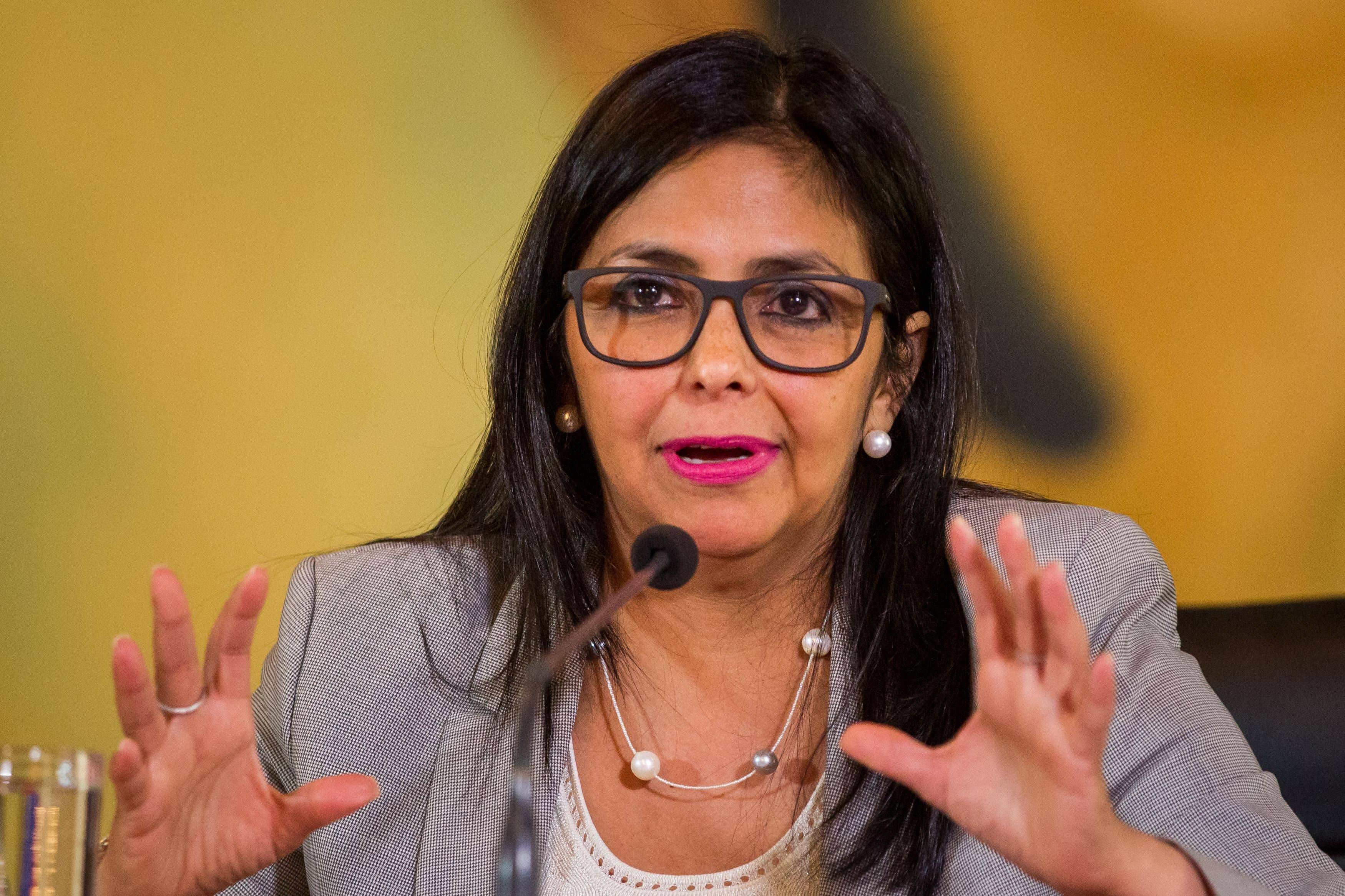 Trump droht Interimspräsidentin Venezuelas mit hartem Vorgehen – Armee steht hinter ihr