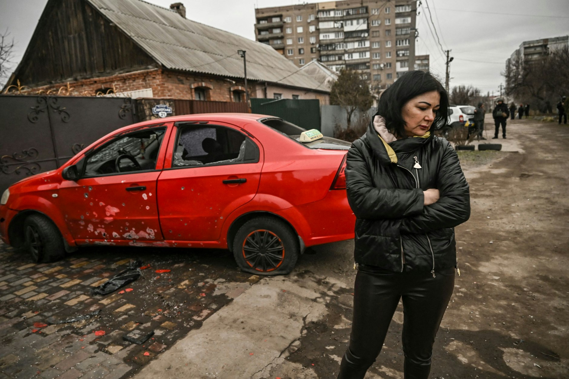 Eine Ukrainerin kurz nach einem Bombenangriff auf die frontnahe Stadt Kramatorsk im Donbass