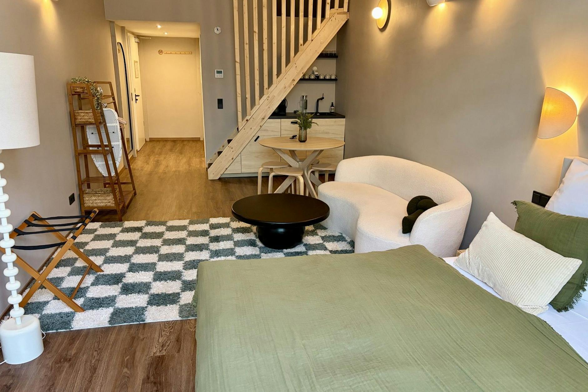 Diese Zimmer stellt Hotelchef Max Bönighausen Stromausfall-Betroffenen kostenlos zur Verfügung – eigentlich kosten sie rund 160 Euro pro Nacht.