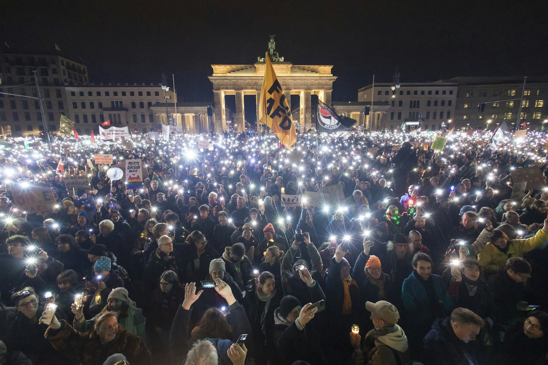 Lichtermeer gegen den Rechtsruck, Demonstration vor dem Brandenburger Tor im Januar 2025